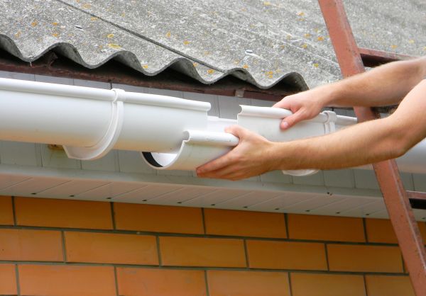 Gutter Hanging in Rockwall